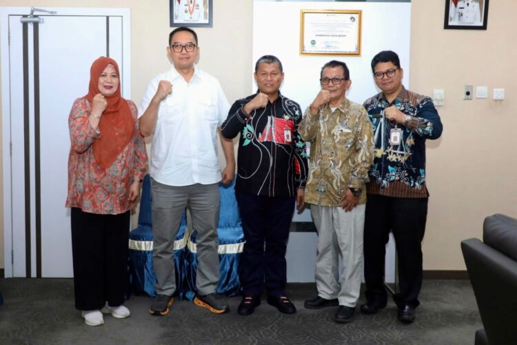 Sebagai bagian dari proses penilaian, tim ADLGA 2026 melakukan visitasi yang diterima langsung oleh Sekretaris Daerah Kota Batam, Firmansyah, di Ruang Rapat Sekretaris Daerah Lantai II Kantor Wali Kota Batam, Kamis (23/07/26).
Foto: mediacenterbatam