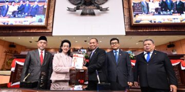  Badan Pemeriksa Keuangan (BPK) masih menemukan beberapa aspek krusial dalam pengelolaan Transfer ke Daerah (TKD) yang memerlukan perhatian, dalam Laporan Hasil Pemeriksaan (LHP) atas Laporan Keuangan Pemerintah Pusat (LKPP) Tahun 2025.
Foto: PR