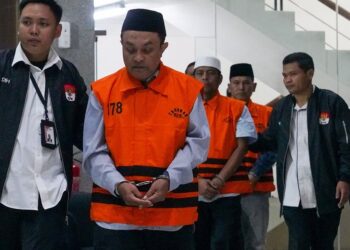 Komisi Pemberantasan Korupsi (KPK) kembali melakukan penahanan terhadap tiga tersangka dalam perkara dugaan tindak pidana korupsi berupa pemberian suap terkait pengurusan dana hibah untuk Kelompok Masyarakat (Pokmas) di Jawa Timur Tahun Anggaran 2019–2022. (22/07/26).
Foto: kpk.go.id