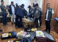 Korps Pemberantasan Tindak Pidana Korupsi (Kortas Tipikor) Polri menyita barang bukti berupa 74 kilogram emas batangan serta uang tunai dalam mata uang asing dan rupiah dengan total nilai sekitar Rp476 miliar dari sebuah rumah di kawasan Parahyangan Golf 2 Nomor 2, Bogor, Jawa Barat, Kamis (09/07/26).
Foto: Istimewa