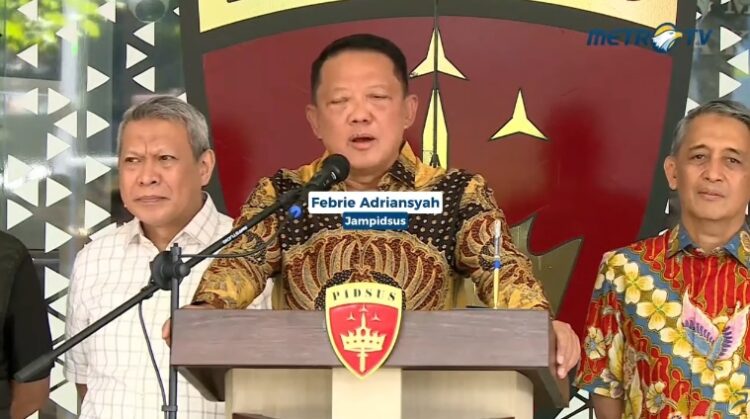Jaksa Agung Muda Tindak Pidana Khusus Kejaksaan Agung, Febrie Adriansyah, buka suara untuk meluruskan dua isu yang belakangan viral di media sosial. Isu pertama terkait dugaan keterkaitannya dengan sebuah usaha di Cipete, Jakarta Selatan. Isu kedua mengenai temuan uang di sebuah rumah di kawasan Sentul, Bogor, Jum'at (10/07/26).