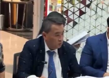 ppengacara kondang Hotman Paris Hutapea resmi tampil di garis depan sebagai kuasa hukum mantan Jampidsus. (18/07/26).