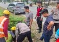 Tim gabungan Polsek Lubuk Baja dan Jatanras Polresta Barelang berhasil mengungkap kasus dugaan pembunuhan seorang bayi laki-laki yang jasadnya ditemukan di dalam karung di kawasan Jalan Yos Sudarso, Kelurahan Kampung Utama, Kecamatan Lubuk Baja. Terduga pelaku diamankan kurang dari 24 jam
Foto: Polresta Barelang
