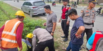 Tim gabungan Polsek Lubuk Baja dan Jatanras Polresta Barelang berhasil mengungkap kasus dugaan pembunuhan seorang bayi laki-laki yang jasadnya ditemukan di dalam karung di kawasan Jalan Yos Sudarso, Kelurahan Kampung Utama, Kecamatan Lubuk Baja. Terduga pelaku diamankan kurang dari 24 jam
Foto: Polresta Barelang