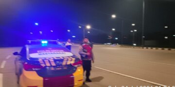 Laporan masyarakat lewat Layanan Polisi 110 direspons cepat. Polsek Nongsa membubarkan aksi balap liar di kawasan Bundaran Bandara Hang Nadim, Batam, Sabtu dini hari, 4 Juli 2026.
Foto: Polresta Barelang
