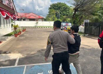 Personel Piket Pamapta bergerak menindaklanjuti laporan dugaan pencurian kendaraan bermotor di Perumahan Ricci, Kelurahan Tanjung Riau, Kecamatan Sekupang. (05/07/26)
Foto: Polresta Barelang