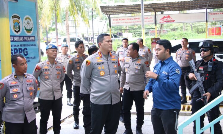 Kapolresta Barelang Kombes Pol Anggoro Wicaksono turun langsung mengecek kesiapan Satuan Pelayanan Pemenuhan Gizi atau SPPG Polresta Barelang, Senin 6 Juli 2026.
Foto: Polresta Barelang
