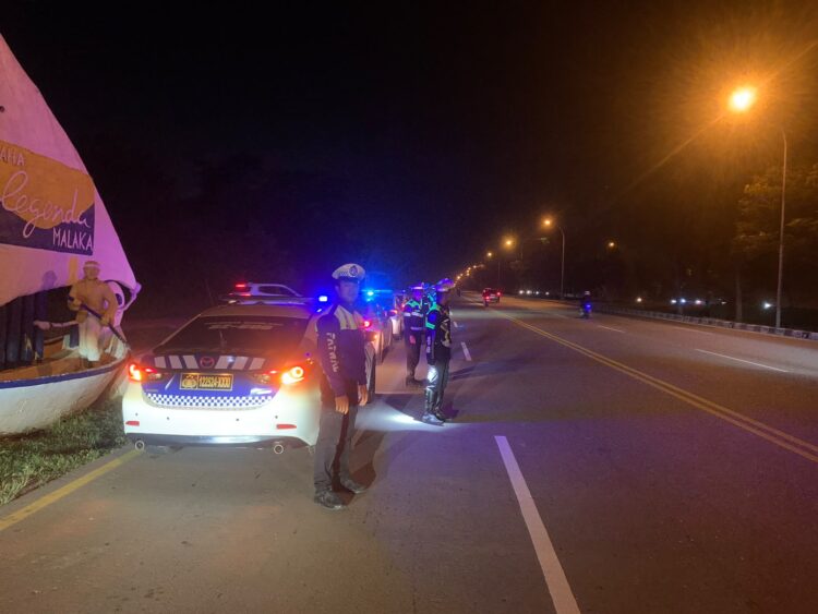 Satuan Lalu Lintas (Satlantas) Polresta Barelang terus meningkatkan patroli malam guna mencegah aksi balap liar, pelanggaran lalu lintas, serta berbagai potensi gangguan keamanan dan ketertiban masyarakat (kamtibmas) di Kota Batam. (08/07/26)
Foto: Polresta Barelang