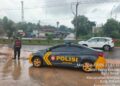 Polsek Nongsa Polresta Barelang menggelar patroli dan monitoring ke sejumlah titik rawan banjir dan genangan air pada Minggu, 12 Juli 2026 pukul 11.20 WIB.
Foto: Polresta Barelang