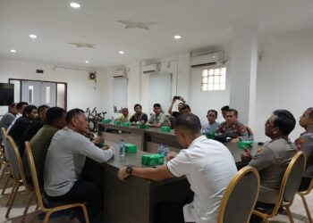 Polsek Lubuk Baja memperkuat upaya pencegahan pencurian fasilitas umum dengan menggandeng para pengusaha dan pengepul besi tua di wilayah hukumnya.
(13/07/26)
Foto: Polresta Barelang