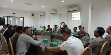 Polsek Lubuk Baja memperkuat upaya pencegahan pencurian fasilitas umum dengan menggandeng para pengusaha dan pengepul besi tua di wilayah hukumnya.
(13/07/26)
Foto: Polresta Barelang
