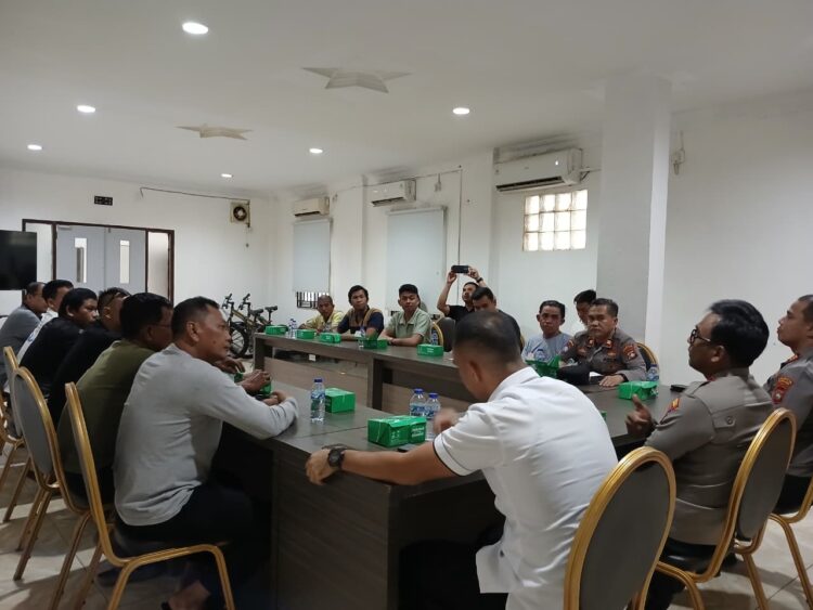 Polsek Lubuk Baja memperkuat upaya pencegahan pencurian fasilitas umum dengan menggandeng para pengusaha dan pengepul besi tua di wilayah hukumnya.
(13/07/26)
Foto: Polresta Barelang
