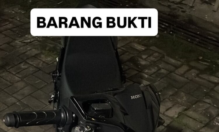ON (28) berhasil diamankan bersama barang bukti motor hasil curian. Selasa (14/07/2026) di kawasan Simpang Dam, Kelurahan Muka Kuning, Kecamatan Sei Beduk.
Foto: Polresta Barelang