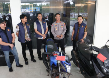 Satreskrim Polresta Barelang berhasil mengungkap dua kasus pencurian dengan kekerasan (curas) bermodus jambret di Kota Batam. Sebagaimana disampaikan dalam konferensi pers yang digelar di Lobby Mapolresta Barelang, Jumat (17/07/26),
Foto: Polresta Barelang