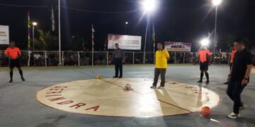 Kapolda Kepulauan Riau Irjen Pol. Asep Safrudin bersama Kapolresta Barelang Kombes Pol. Anggoro Wicaksono menghadiri partai final Turnamen Futsal Kasu Cup VI Tahun 2026 yang digelar di Lapangan Futsal Pulau Kasu, Kelurahan Kasu, Kecamatan Belakang Padang, Kota Batam, Jumat (17/07/26)
Foto: Polresta Barelang
