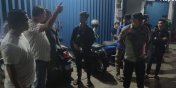Personel Polsek Batu Ampar Polresta Barelang bergerak cepat menindaklanjuti laporan masyarakat yang masuk melalui Layanan Polisi 110 terkait dugaan penggelapan sepeda motor di kawasan Sungai Jodoh, Kecamatan Batu Ampar, Minggu (19/07/26)
Foto: Polresta Barelang
