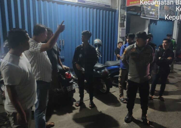 Personel Polsek Batu Ampar Polresta Barelang bergerak cepat menindaklanjuti laporan masyarakat yang masuk melalui Layanan Polisi 110 terkait dugaan penggelapan sepeda motor di kawasan Sungai Jodoh, Kecamatan Batu Ampar, Minggu (19/07/26)
Foto: Polresta Barelang