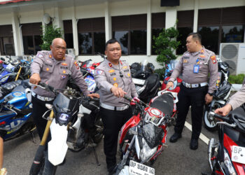 Polresta Barelang menindak tegas penggunaan knalpot brong atau knalpot yang tidak sesuai spesifikasi teknis sebagai bagian dari upaya menciptakan keamanan, keselamatan, ketertiban, dan kelancaran lalu lintas (Kamseltibcarlantas) di Kota Batam. (20/07/26)
Foto: Polresta Barelang