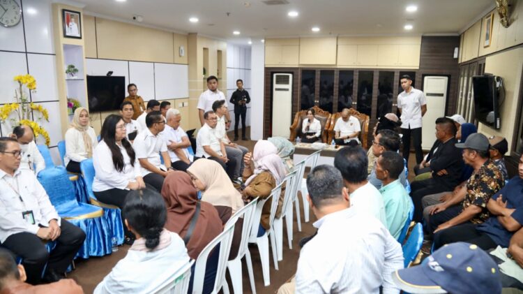 Wakil Kepala BP Batam, Li Claudia Chandra, menggelar dialog bersama Aliansi Masyarakat Rempang–Galang Bersatu, Selasa (21/07/26)
Foto: BP Batam