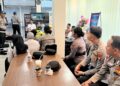Sipropam Polresta Barelang menggelar Operasi Penegakan Ketertiban dan Disiplin, pembinaan etika kepada personel Polsek Kawasan Bandara Hang Nadim Batam, Rabu (22/07/26).
Foto: Polresta Barelang