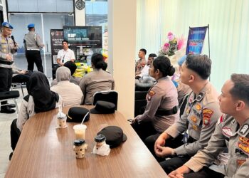 Sipropam Polresta Barelang menggelar Operasi Penegakan Ketertiban dan Disiplin, pembinaan etika kepada personel Polsek Kawasan Bandara Hang Nadim Batam, Rabu (22/07/26).
Foto: Polresta Barelang