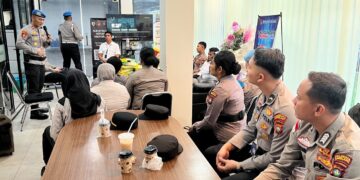 Sipropam Polresta Barelang menggelar Operasi Penegakan Ketertiban dan Disiplin, pembinaan etika kepada personel Polsek Kawasan Bandara Hang Nadim Batam, Rabu (22/07/26).
Foto: Polresta Barelang