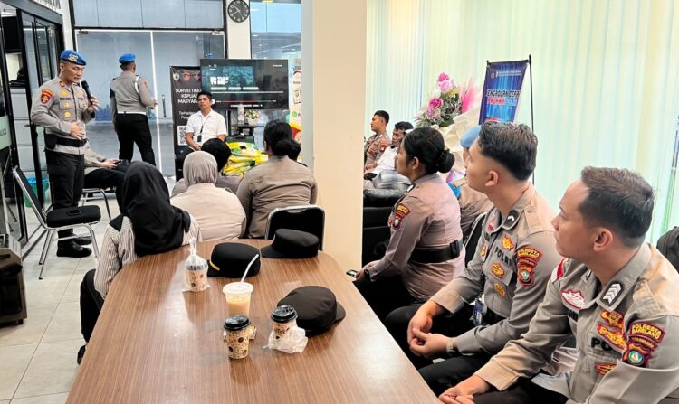 Sipropam Polresta Barelang menggelar Operasi Penegakan Ketertiban dan Disiplin, pembinaan etika kepada personel Polsek Kawasan Bandara Hang Nadim Batam, Rabu (22/07/26).
Foto: Polresta Barelang