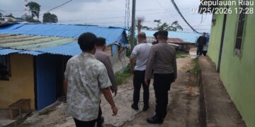 Personel Polsek Batu Ampar bergerak cepat menindaklanjuti laporan masyarakat terkait dugaan tindak pidana penganiayaan yang terjadi di Kelurahan Tanjung Sengkuang, Kecamatan Batu Ampar, Kota Batam.
Sabtu (25/7/2026).
Foto: Polresta Barelang