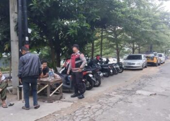 Personel Polsek Lubuk Baja bersama Polresta Barelang bergerak cepat menindaklanjuti laporan masyarakat melalui layanan Polisi 110 terkait dugaan tindak pidana pencurian kendaraan bermotor (curanmor) di wilayah Lubuk Baja, Minggu (26/07/26).
Foto: Polresta Barelang