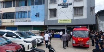Jumat siang (31/07/26). Badan Narkotika Nasional Provinsi (BNNP) Kepulauan Riau (Kepri) melakukan penggerebekan berskala besar di sebuah rumah toko (ruko) yang diduga kuat menjadi gudang rahasia penyimpanan narkotika.
Foto: Segitigabiru