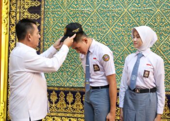 Muhammad Salman Farisi dan Raudah Mabrura Asal Kepri Terpilih Sebagai Calon Pasukan Paskibraka Nasional Tahun 2026 
Foto: Kepriprov.go.id
