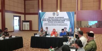 Rapat evaluasi pelaksanaan Gugus Tugas Pencegahan dan Penanganan TPPO Provinsi Kepulauan Riau yang dipimpin Sekretaris Daerah Provinsi Kepri, Misni, di Aula Wan Seri Beni, Dompak, Selasa (07/07/26).
Foto: SP Kepriprov.go.id