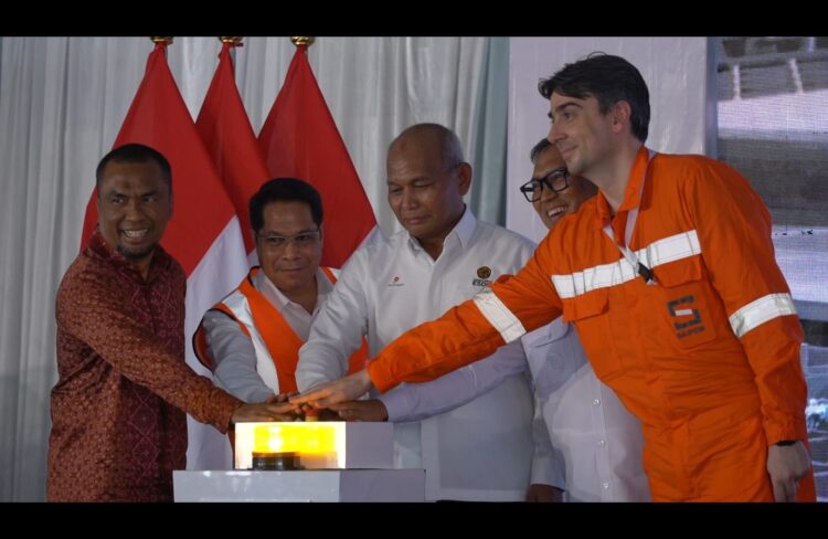 Wakil Gubernur Kepulauan Riau, Nyanyang Haris Pratamura, mengapresiasi dimulainya pembangunan proyek Bahtera Haluan Lestari Floating Production Storage and Offloading (BHL FPSO) yang ditandai dengan pemotongan baja perdana (first steel cutting) di PT Saipem Indonesia Karimun Yard, Kabupaten Karimun, Kamis (23/07/26).
Foto: kepriprov.go.id