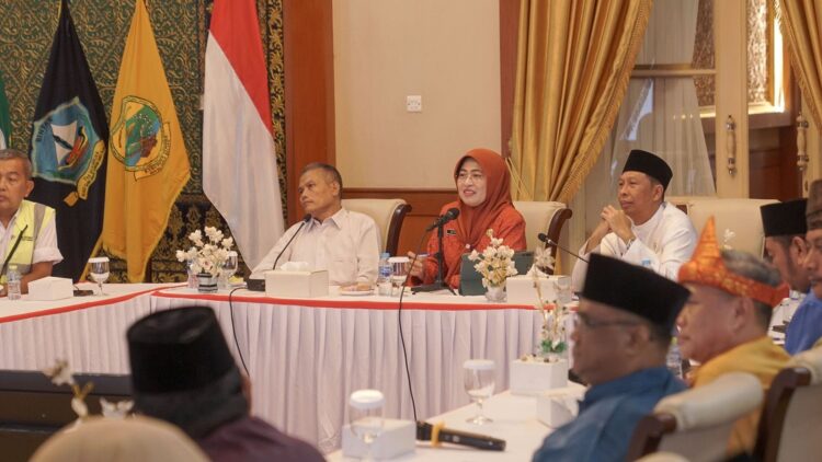 Persiapan pembangunan dibahas dalam Rapat Persiapan Pembangunan Museum dan Monumen Bahasa Nasional Pulau Penyengat yang dipimpin Sekretaris Daerah Provinsi Kepulauan Riau, Misni, di Gedung Daerah Tanjungpinang, Senin (29/6/2026).
Foto: Pemprof Kepri