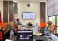 Penjurian dilakukan oleh tim juri terhadap 20 karya yang telah lolos seleksi di ruang kerja Kepala Dinas Komunikasi dan Informatika (Diskominfo) Provinsi Kepri, Kamis (27/08/26).
Foto: Kepriprov.go.id
