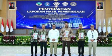Badan Pemeriksa Keuangan (BPK) menegaskan bahwa Pemeriksaan Laporan Keuangan (LK) bukan sekadar instrumen untuk menghasilkan opini, tetapi juga kontribusi nyata dalam mewujudkan Indonesia Emas 2045 melalui penguatan tata kelola keuangan negara dan pembangunan berkelanjutan.
(04/08/26)
Foto: release
