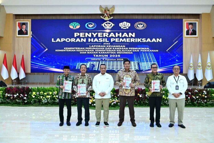 Badan Pemeriksa Keuangan (BPK) menegaskan bahwa Pemeriksaan Laporan Keuangan (LK) bukan sekadar instrumen untuk menghasilkan opini, tetapi juga kontribusi nyata dalam mewujudkan Indonesia Emas 2045 melalui penguatan tata kelola keuangan negara dan pembangunan berkelanjutan.
(04/08/26)
Foto: release