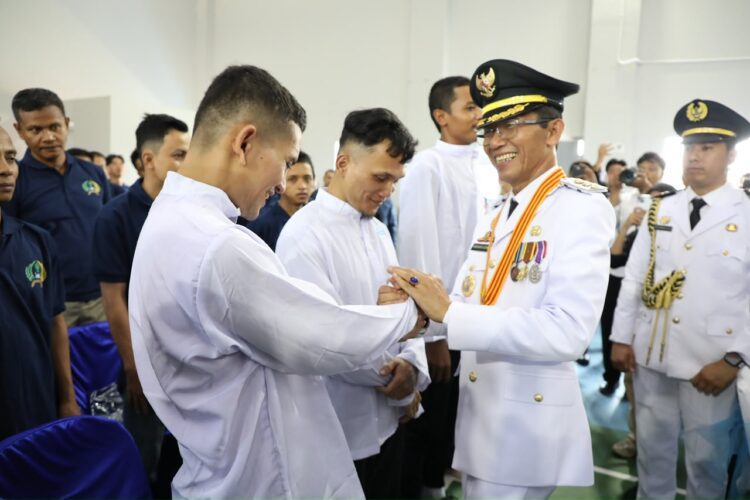 Sebanyak 1.357 warga binaan di tiga satuan pemasyarakatan di Kota Batam menerima remisi dalam rangka memperingati Hari Ulang Tahun (HUT) ke-81 Republik Indonesia. Dari jumlah tersebut, 19 warga binaan mendapatkan hak untuk bebas. (17/08/26)
Foto: mediacenterbatam