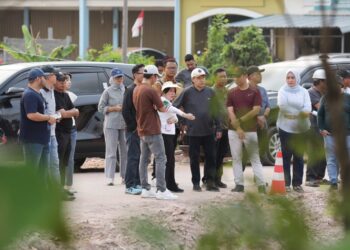 Wakil Wali Kota Batam Li Claudia Chandra meninjau sejumlah titik penanganan banjir dan infrastruktur jalan di Kota Batam, Selasa (25/08/26).
Foto: mediacenterbatam