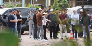 Wakil Wali Kota Batam Li Claudia Chandra meninjau sejumlah titik penanganan banjir dan infrastruktur jalan di Kota Batam, Selasa (25/08/26).
Foto: mediacenterbatam