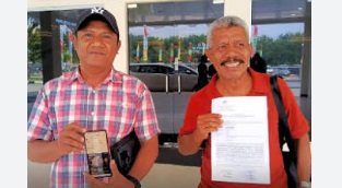 Ketua I Ikatan Keluarga Maluku [IKMAL] Kota Batam, Josef De Fretes didampingi tokoh masyarakat Indonesia Timur, Moody Arnold Timisela, Lapor Polisi terkait Komentar bernada SARA di Sosial Media. [20/08/26]
Foto: Batampos