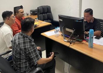 Bantah keras tudingan terlibat jaringan narkotika, Andi Morena menempuh jalur hukum. Melalui tim kuasa hukumnya, ia resmi melaporkan dugaan pencemaran nama baik dan fitnah ke Subdit Cyber Ditreskrimsus Polda Kepulauan Riau.
(02/08/26).
Foto: Dok