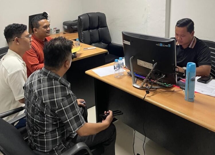 Bantah keras tudingan terlibat jaringan narkotika, Andi Morena menempuh jalur hukum. Melalui tim kuasa hukumnya, ia resmi melaporkan dugaan pencemaran nama baik dan fitnah ke Subdit Cyber Ditreskrimsus Polda Kepulauan Riau.
(02/08/26).
Foto: Dok