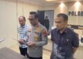 Polsek Lubuk Baja membongkar peredaran cartridge vape yang diduga mengandung narkotika golongan II jenis Etomidate. Dua tersangka diamankan dengan total barang bukti 74 cartridge.
(07/08/26).
Foto: Polresta Barelang