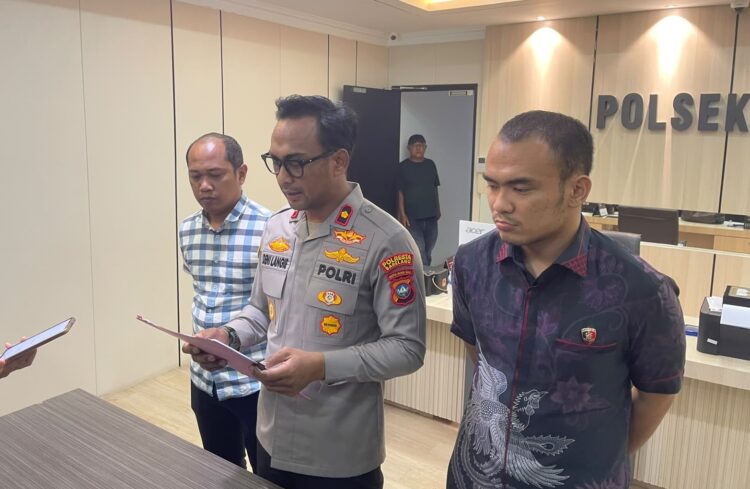 Polsek Lubuk Baja membongkar peredaran cartridge vape yang diduga mengandung narkotika golongan II jenis Etomidate. Dua tersangka diamankan dengan total barang bukti 74 cartridge.
(07/08/26).
Foto: Polresta Barelang