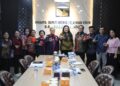 Anggota/Deputi Bidang Pelayanan Umum BP Batam, Ariastuty Sirait, saat menerima kunjungan Ketua Yayasan Sayang Anak Indonesia Kepulauan Riau sekaligus Taman Bacaan Masyarakat (TBM) Sayang Anak, Dr. Ronal G. Sirait, bersama tujuh pengurus di BP Batam, Kamis (06/08/26).
Foto: BP Batam