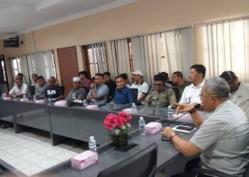 Ratusan warga yang bermukim di Kavling Tribuana, kawasan Sei Binti, Kecamatan Sagulung, Kota Batam, kini diselimuti keresahan. Lahan tempat mereka mendirikan bangunan dan tinggal selama ini, mendadak diklaim oleh sejumlah perusahaan yang memicu ancaman pengosongan lahan.
Foto: Istimewa