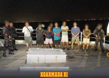 Komando Armada Republik Indonesia (Koarmada RI) melalui aksi sigap unsur Guspurla Koarmada I, KRI Kerambit-627, berhasil menggagalkan upaya penyelundupan narkotika skala besar melalui jalur laut.
(06/08/26)
Foto: Koarmada RI