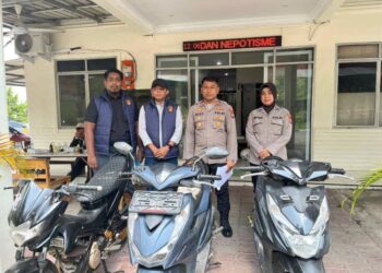 Tim Gabungan Opsnal Jatanras Satreskrim Polresta Barelang bersama Tim Opsnal Polsek Sei Beduk dan Polsek Batu Aji berhasil mengungkap tiga kasus pencurian kendaraan bermotor (Curanmor) yang meresahkan warga Batam.
(08/08/26)
Foto: Polresta Barelang
