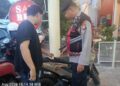 Respons cepat ditunjukkan personel Polsek Lubuk Baja Polresta Barelang setelah menerima laporan keributan melalui layanan Polisi 110 di depan Grand Mall Batam, Selasa, 11 Agustus 2026
Foto: Polresta Barelang